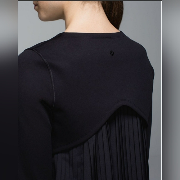 Lululemon Pleat On Long Sleeve Black - 6 - Picture 4 of 14